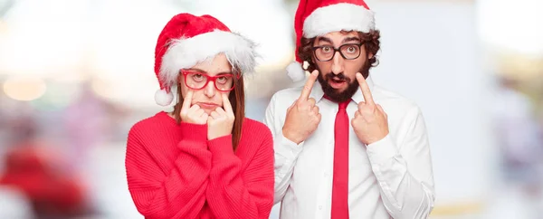 Joven Pareja Expresando Concepto Navidad Pareja Fondo Diferentes Capas — Foto de Stock