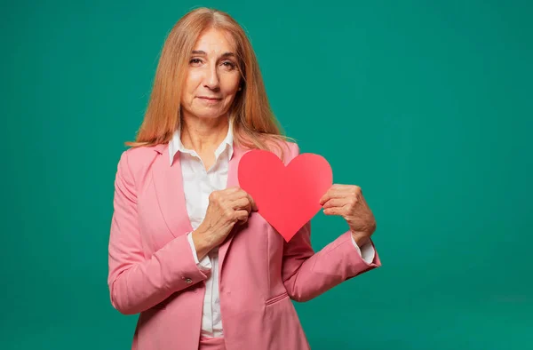 Mulher Bonita Sênior Com Conceito Dia Dos Namorados — Fotografia de Stock