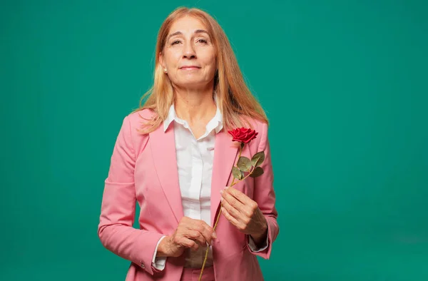 Mulher Bonita Sênior Com Conceito Dia Dos Namorados — Fotografia de Stock