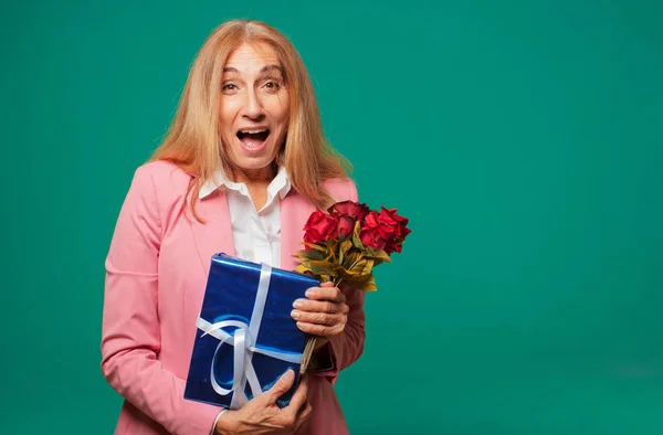 Mulher Bonita Sênior Com Conceito Dia Dos Namorados — Fotografia de Stock