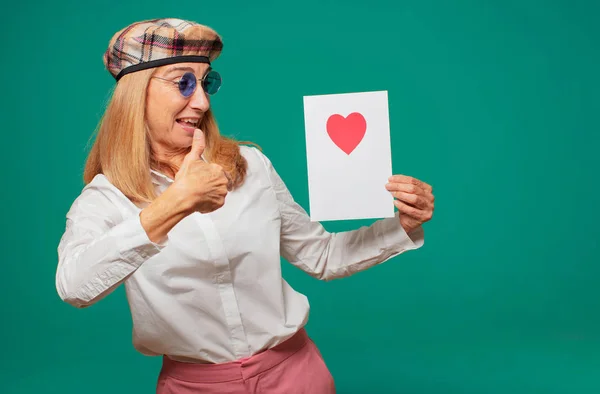 Mulher Bonita Sênior Com Conceito Dia Dos Namorados — Fotografia de Stock