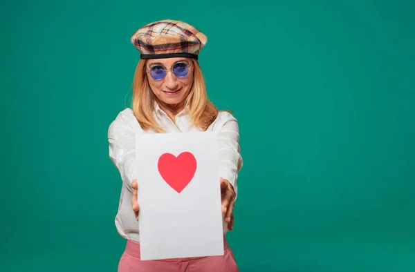 Mulher Bonita Sênior Com Conceito Dia Dos Namorados — Fotografia de Stock