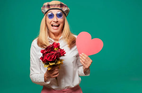 Mulher Bonita Sênior Com Conceito Dia Dos Namorados — Fotografia de Stock