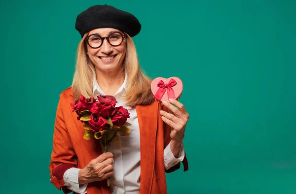 Senior Mooie Vrouw Met Valentijnsdag Concept — Stockfoto