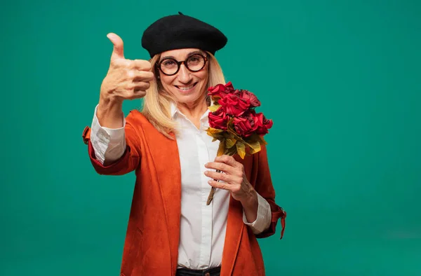 Senior Mooie Vrouw Met Valentijnsdag Concept — Stockfoto