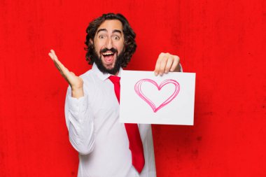 Sevgililer günü konsepti ile genç deli adam