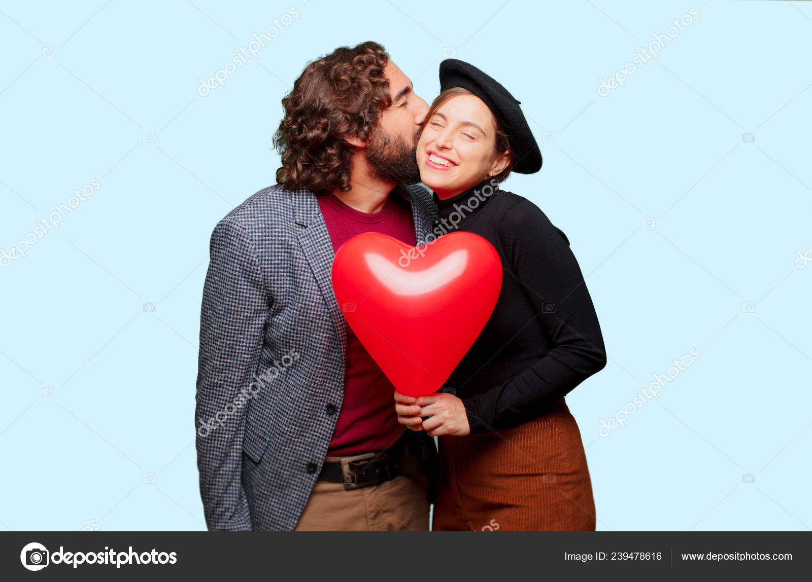 Pareja Joven Celebrando Día San Valentín Concepto Amor: fotografía de stock  © kues #239478616 | Depositphotos