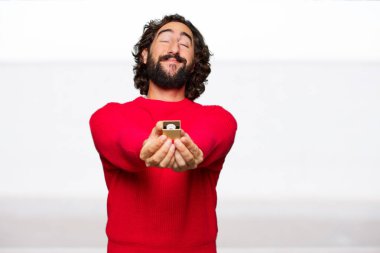 Sevgililer günü konsepti ile genç deli adam