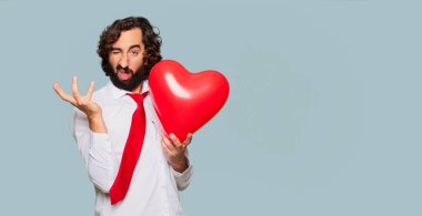 Sevgililer günü konsepti ile genç deli adam