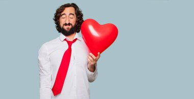Sevgililer günü konsepti ile genç deli adam