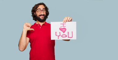 Sevgililer günü konsepti ile genç deli adam