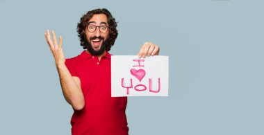 Sevgililer günü konsepti ile genç deli adam