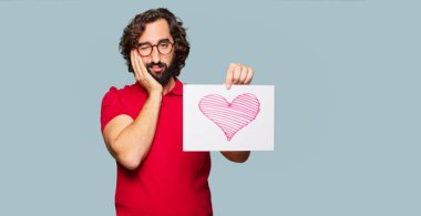 Sevgililer günü konsepti ile genç deli adam