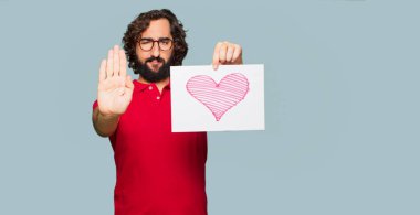 Sevgililer günü konsepti ile genç deli adam