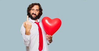 Sevgililer günü konsepti ile genç deli adam