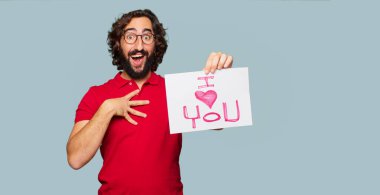 Sevgililer günü konsepti ile genç deli adam