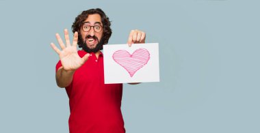 Sevgililer günü konsepti ile genç deli adam