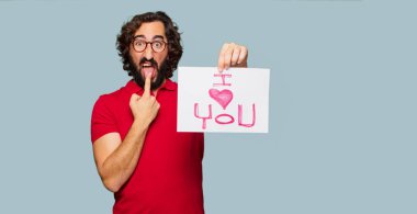 Sevgililer günü konsepti ile genç deli adam