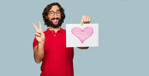 Молодой сумасшедший с концепцией Дня Святого Валентина
