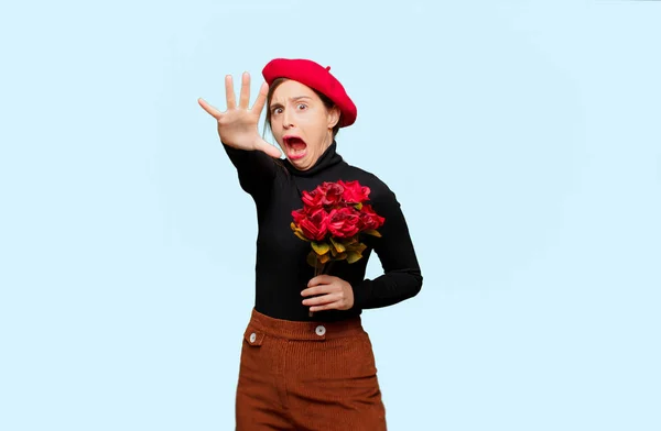 Mooie Jongedame Met Uitdrukken Liefde Concept Voor Valentijnsdag — Stockfoto