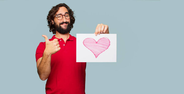 Молодой сумасшедший с концепцией Дня Святого Валентина
