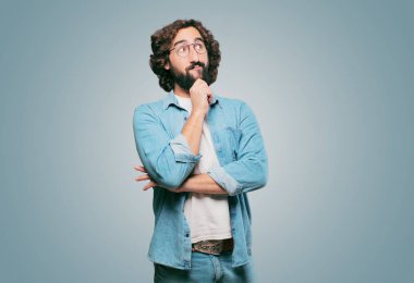 Genç aptal adam düşünüyor.