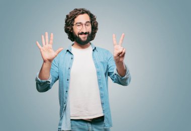 Geri sayım konsepti olan genç aptal adam.