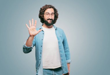 Geri sayım konsepti olan genç aptal adam.