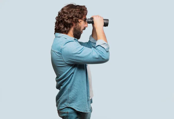 Jovem Tolo Homem Com Binóculos — Fotografia de Stock