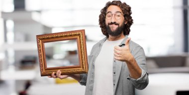 Barok çerçeveli genç aptal adam.