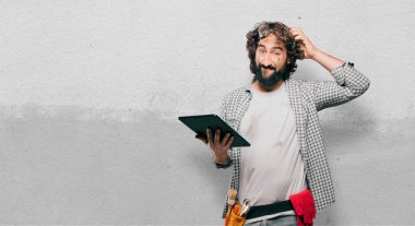 Bir tablet ile Yetişkin househusband handyman