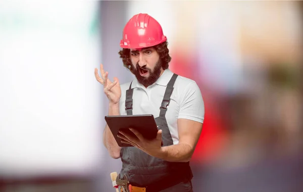 Jonge Man Werknemer Met Een Tablet — Stockfoto