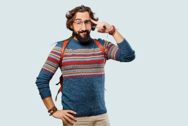 Genç hippi adam konsantre olduğunu düşünüyor.