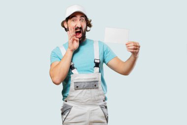 bir plaket ile profesyonel ressam