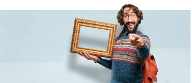 Barok çerçeveli genç hippi adam.