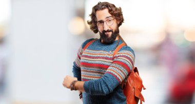 Gururlu genç hippi adam