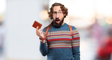 Cüzdanı olan genç bir hippi.