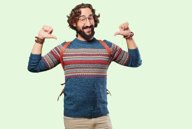 Gururlu genç hippi adam