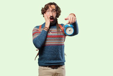 Çalar saati olan genç hippi.