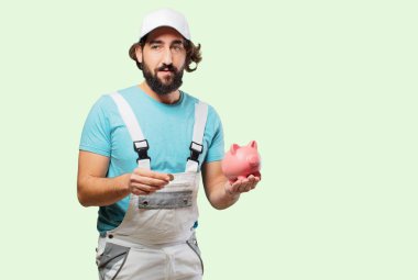 bir kumbara ile profesyonel ressam