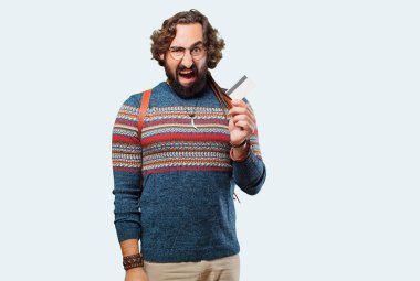 Kredi kartı olan genç hippi.