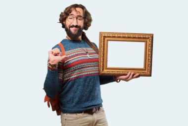 Barok çerçeveli genç hippi adam.