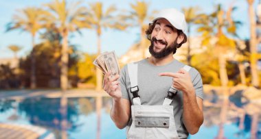 Banknotlar ile yetişkin profesyonel ressam