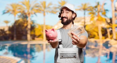 bir kumbara ile profesyonel ressam