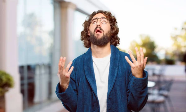 Giovane Uomo Che Indossa Accappatoio Abito Notte Posa Triste — Foto Stock