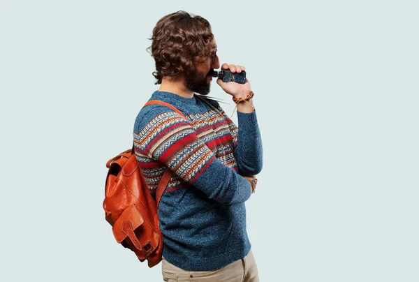 Jovem Hippie Homem Com Cigarro Eletrônico — Fotografia de Stock