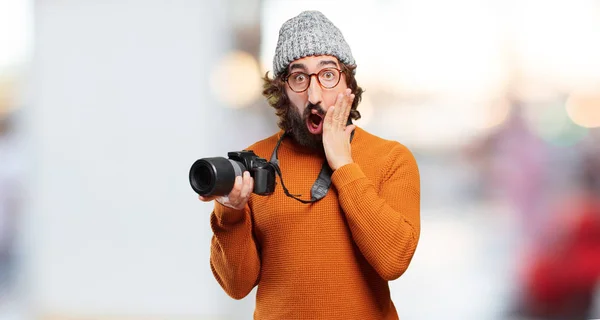 Jovem Barbudo Homem Com Foto Câmera — Fotografia de Stock