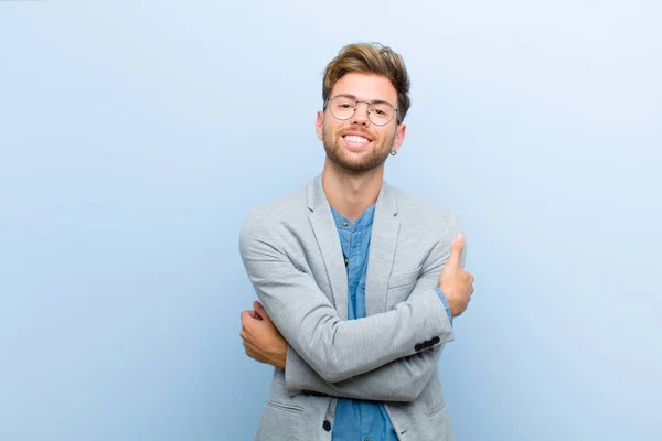 Jungunternehmer Verliebt Und Sieht Niedlich Liebenswert Und Glücklich Aus Lächelt — Stockfoto