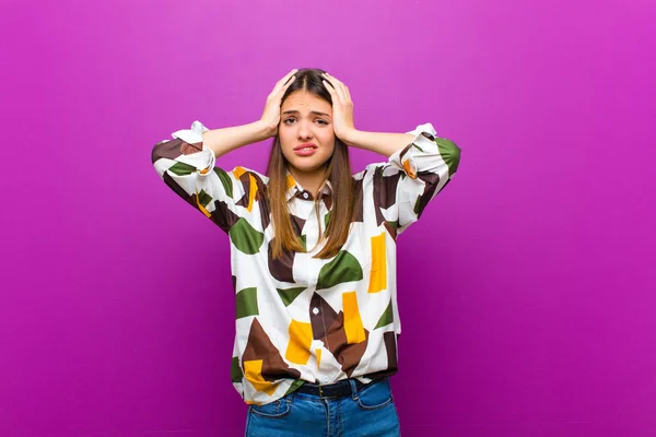 Jovem Bonita Mulher Sentindo Frustrado Irritado Doente Cansado Fracasso Farto — Fotografia de Stock