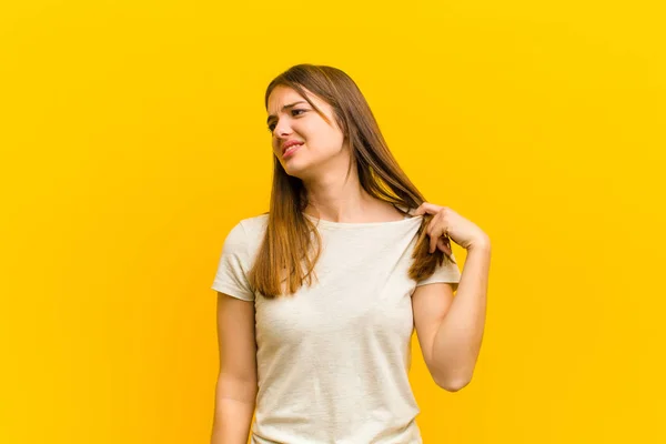 Jeune Jolie Femme Sentant Stressé Anxieux Fatigué Frustré Tirant Col — Photo